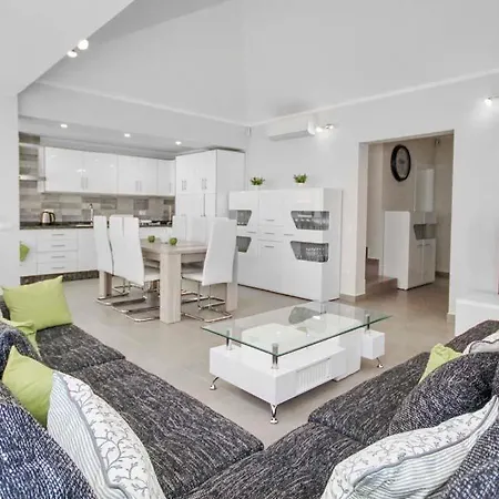 Playa De Fanabe Sleeps 10 Pool Air Con Wifi * أذيخي