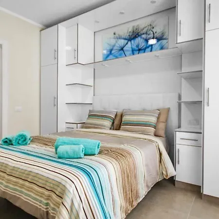 Playa De Fanabe Sleeps 10 Pool Air Con Wifi أذيخي